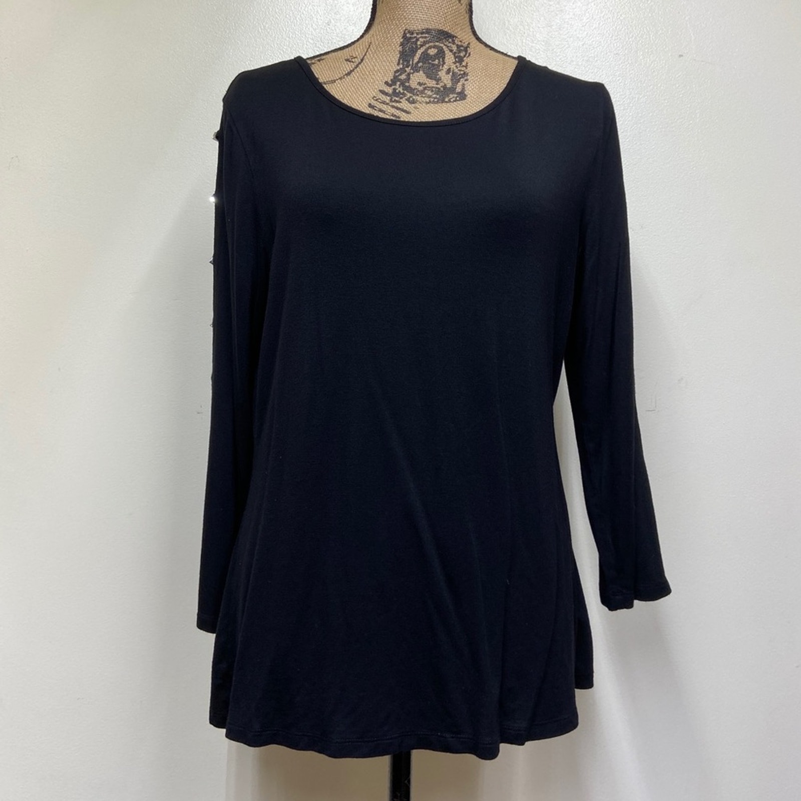 Cable & Gauge 3/4 Open Sleeve Embellished Blck Top